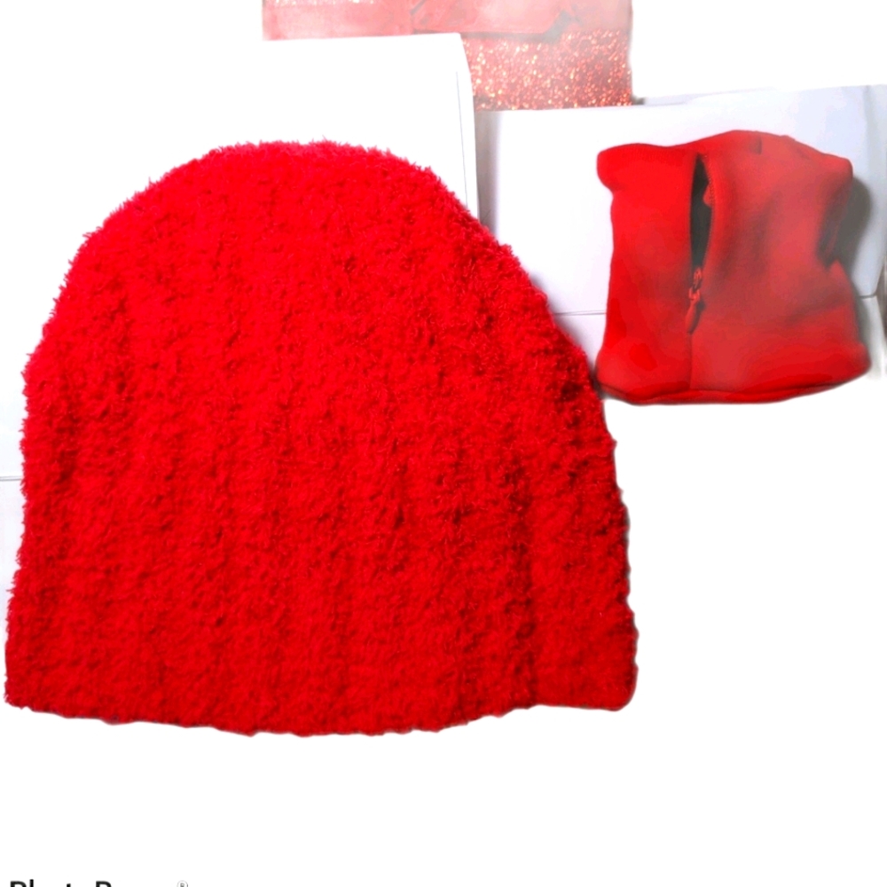 H25630 Snugadootoo Super Soft Red Hat & Matching Wallet